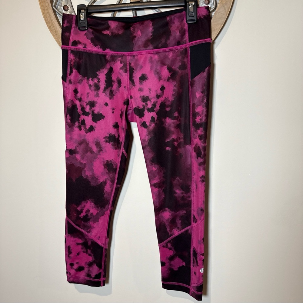 Lululemon Diamond Dye Activewear Cropped Pink and Black Leggings size 8